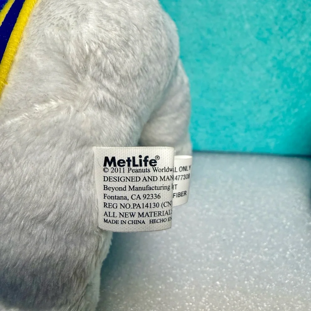 2011 MetLife Snoopy Plush in Letterman Jacket with small Snoopy dog dish - Picture 6 of 6